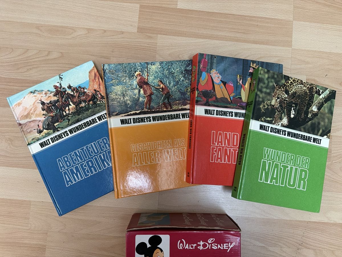 Bücher: Walt Disneys Wunderbare Welt Buchset 4 Bände gebraucht – Gebraucht aus Thun von BanjoDan 1