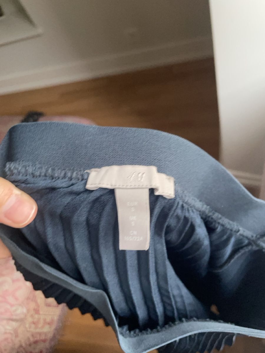 H&M Jupes: Jupe plissée  – D'occasion à Vevey par ali_qc7f 3