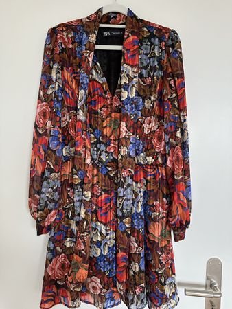 Zara Kleid, Blumenmuster, Grösse M