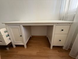 Bureau blanc  Ikea 2 tiroirs 1 porte bon état