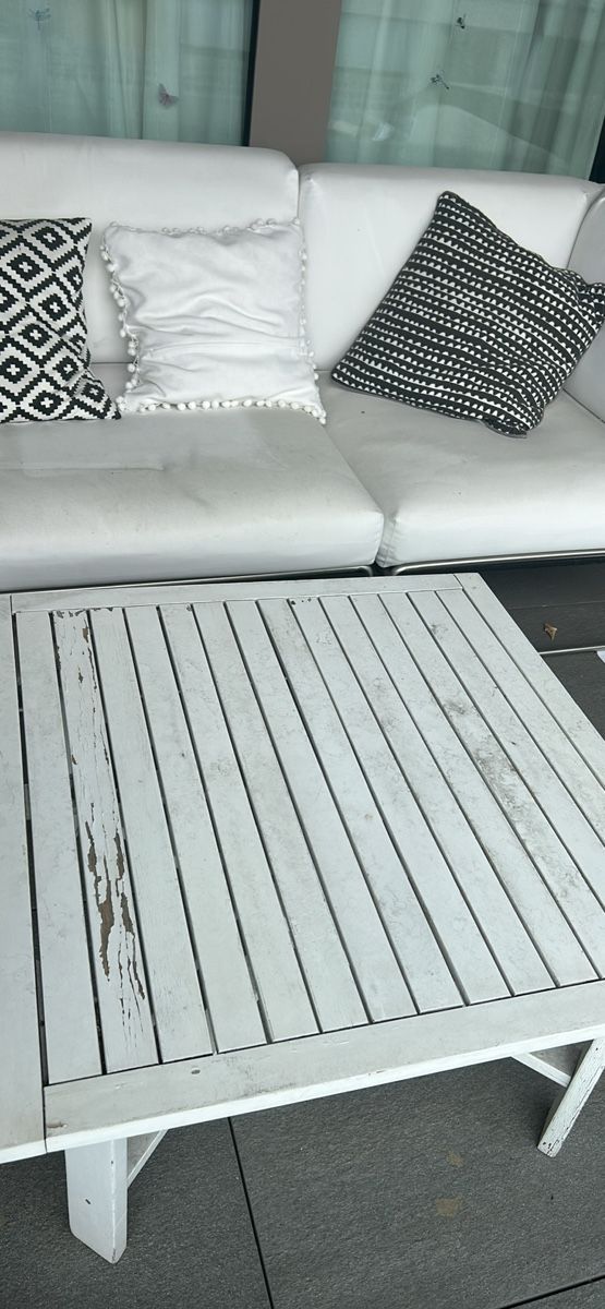 Sofas: Weisse Outdoor-Lounge mit Tisch – Gebraucht aus Emmen von Chla1212 1