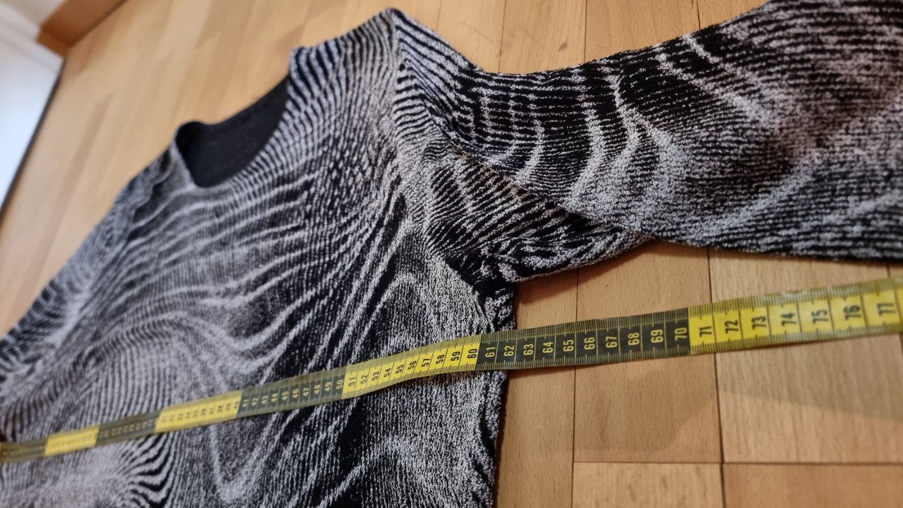 Blusen: Schicker Damenpullover Gr. 48/50 schwarz/weiss Muster – Gebraucht aus Wald ZH von CapLux 5