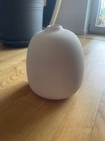 Moderne schlichte Vase neu