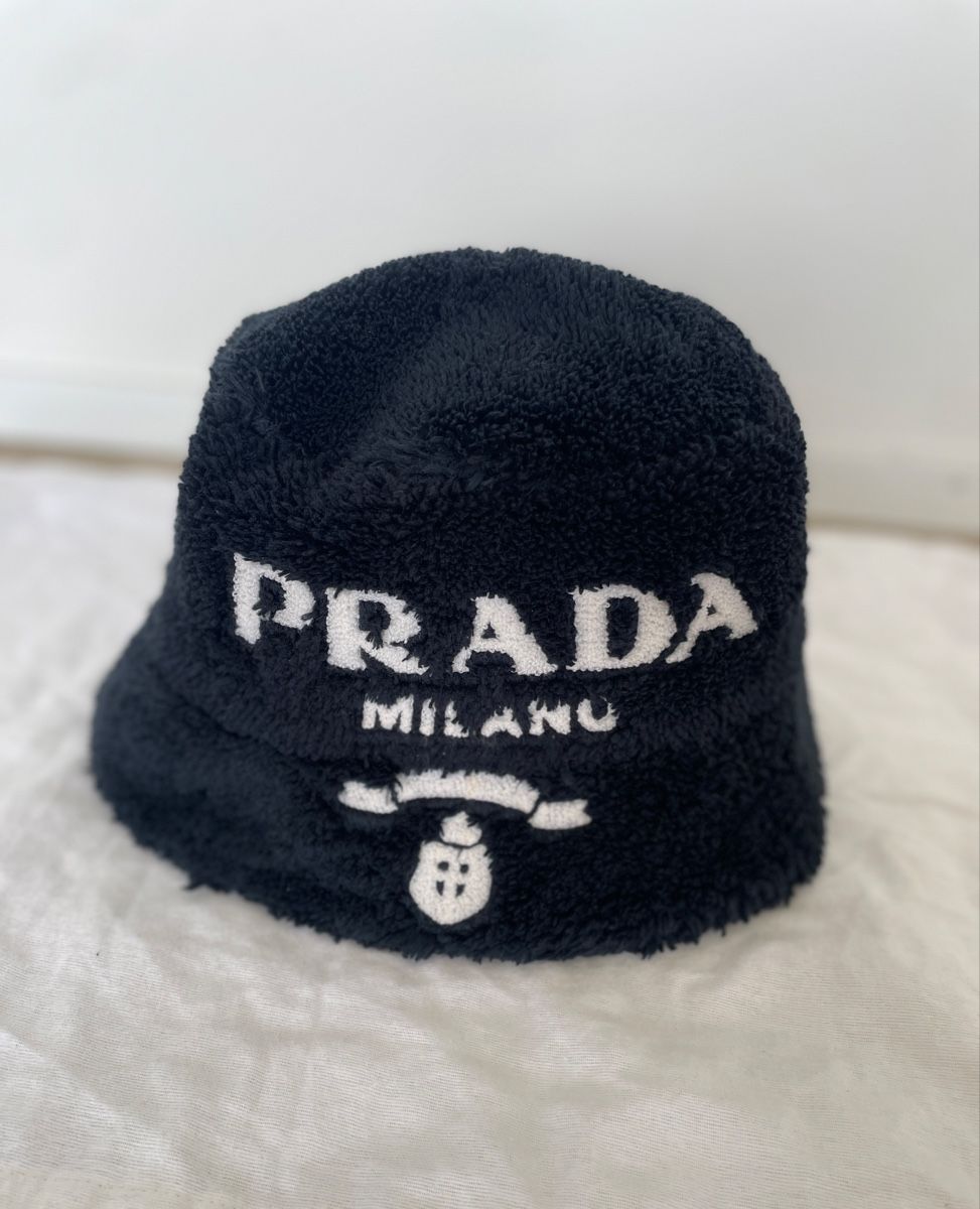 Prada Copricapi, berretti & cappellini: Prada hat – Usato da Stäfa venduto da Nicole093 2