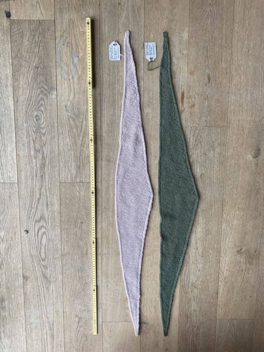 Foulards, Tücher & Schals: Sommeraktion - Sophie Scarf - handgestrickt- altrosa hell – Neu und originalverpackt aus Dübendorf von Montclair 2
