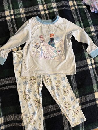 „Eiskönigin“-Pyjama, Größe 98