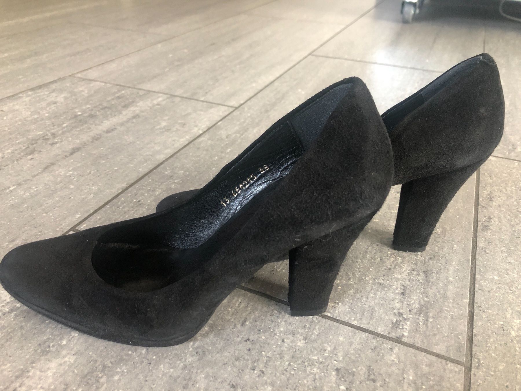 Globus Scarpe da donna: Globus Pumps Gr. 38 schwarz – Usato da Biel-Benken BL venduto da Oobey 1