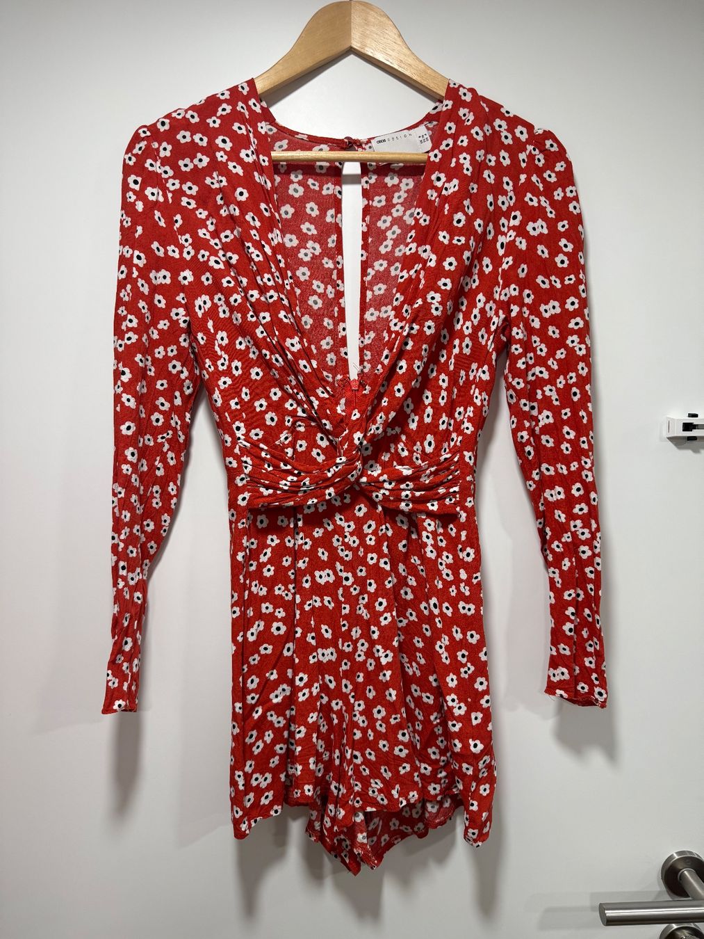 Asos Tute: ASOS Jumpsuit mit Blumenmuster, Grösse 36 – Usato da St. Gallen venduto da kka_l9wg