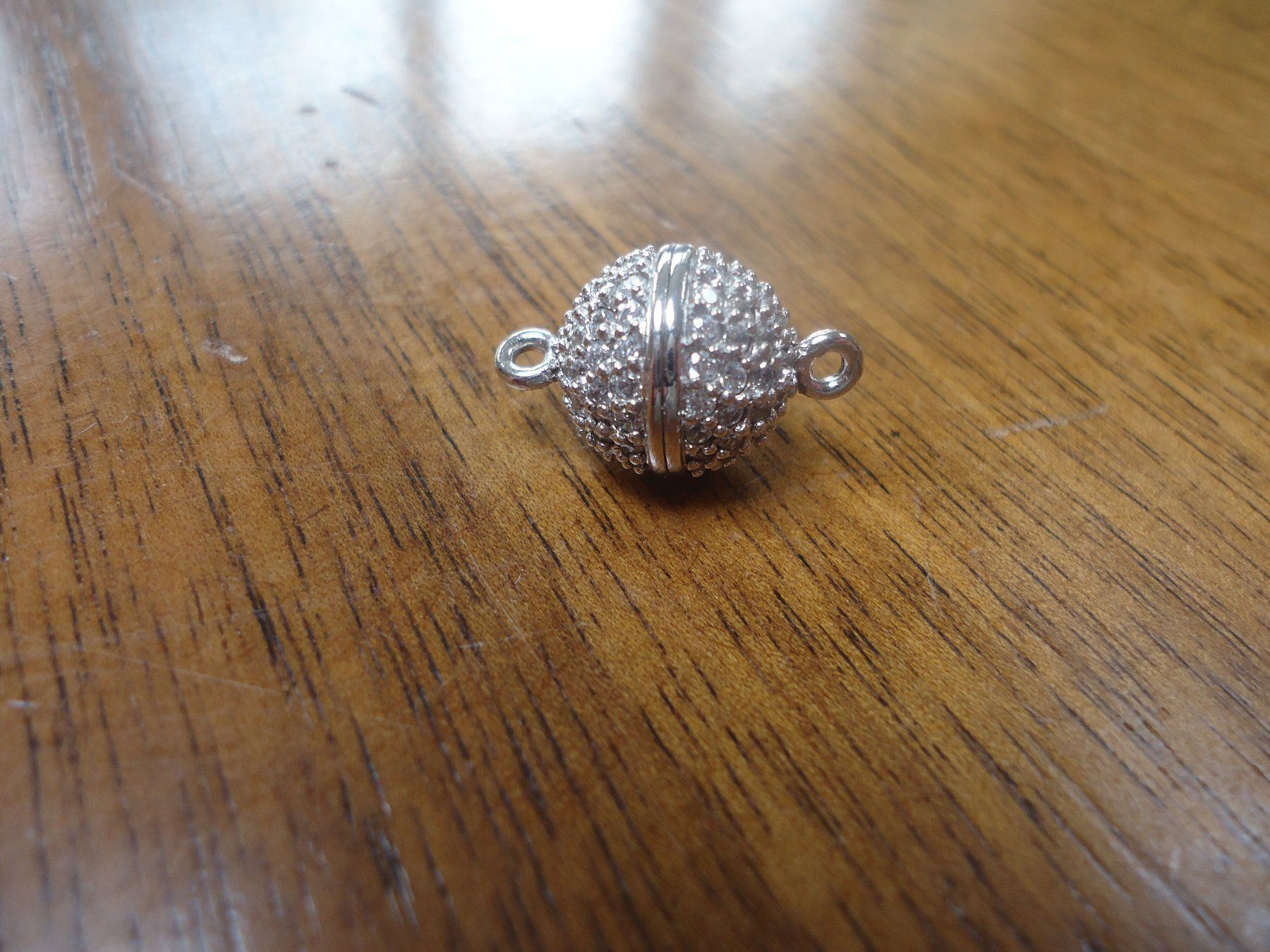 Ketten: Fermoir aimanté avec strass pour collier ou bracelet – Gebraucht aus Vessy von mafabe 1