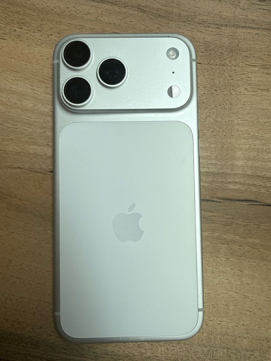 Apple Telefoni cellulari / Smartphones: Iphone 17 Pro Max – Nuovo (secondo la descrizione) da Lüterkofen venduto da Sterry 1