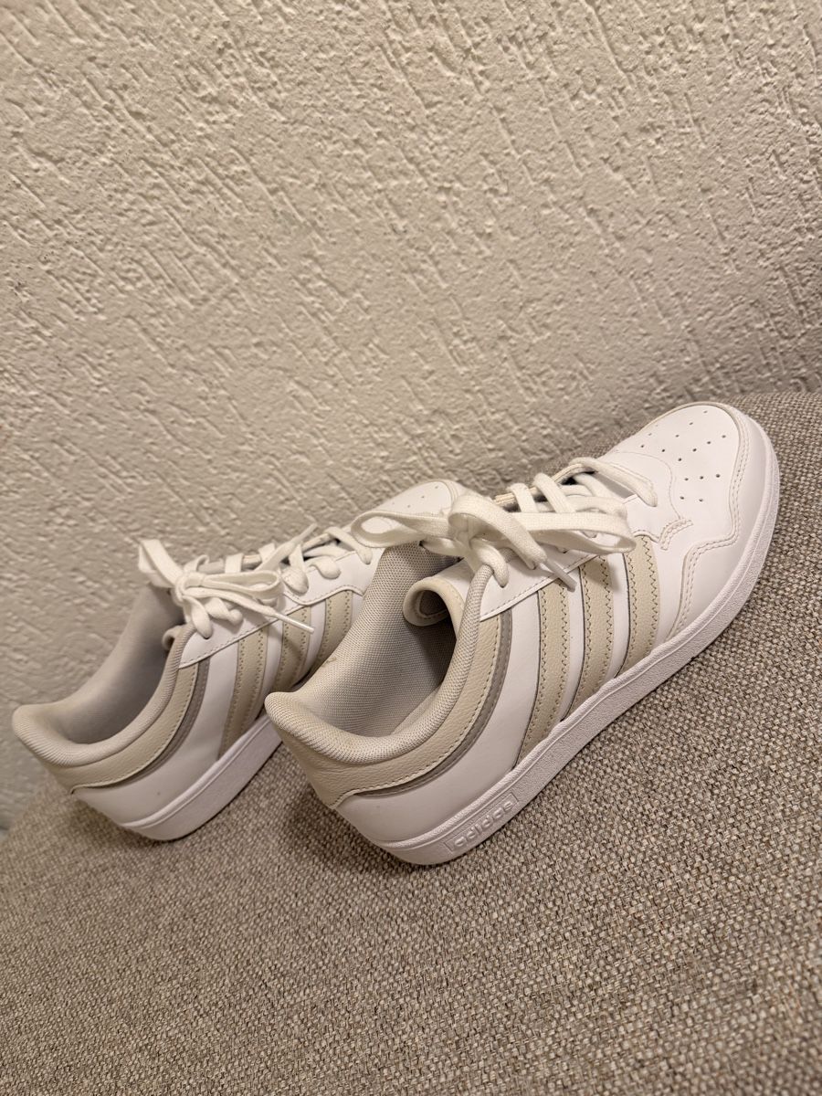 Scarpe da donna: Adidas Hoops 4.0   EU size 40 – Usato da Gattikon venduto da Bortolinilari