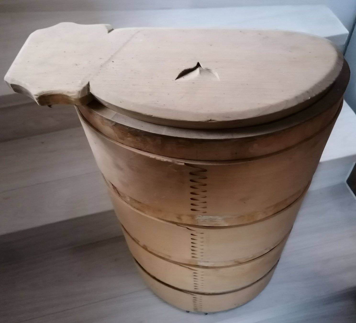 Accessori: Antike Milchtause mit Deckel - Milchkanne aus Holz – Usato da Oberurnen venduto da mackrokodile 1