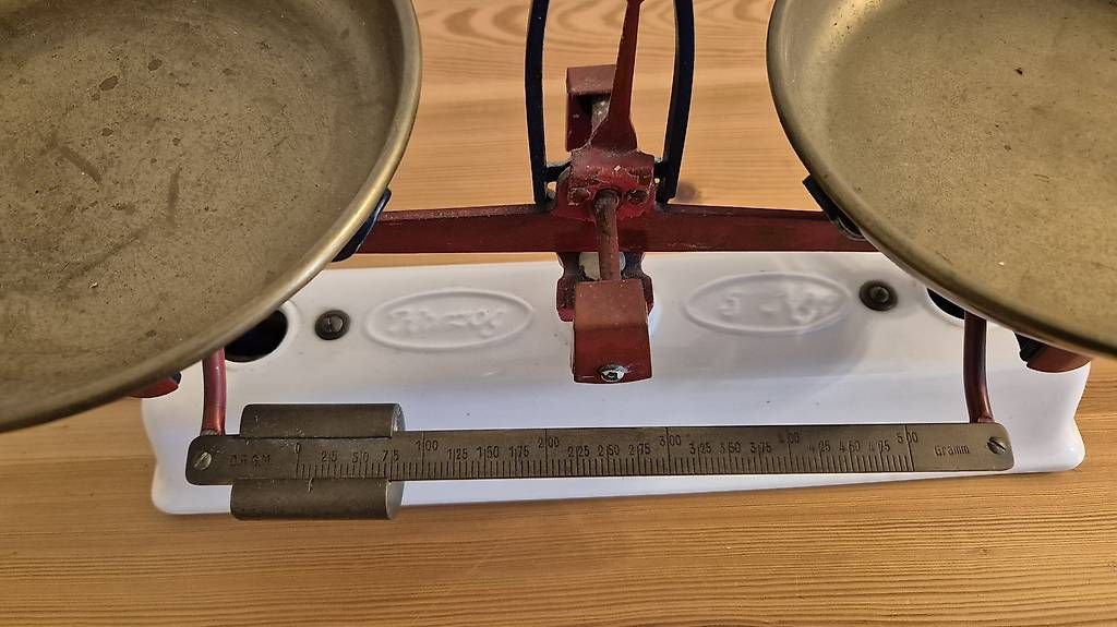 Bilance e pesi: Alte Küchenwaage – Usato da Münchenstein venduto da kat_jf2k