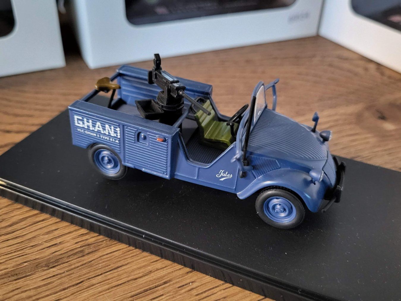Modellini d'auto: Citroën 2CV Jules à mitrailleuse 1:43, Auto Plus – Usato da Rothrist venduto da Juana5 1