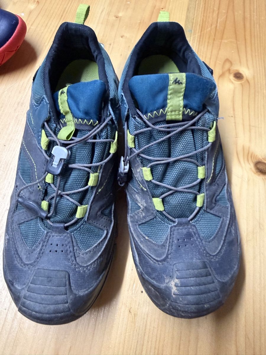 Chaussures garçon: Quechua Trekkingschuhe, Grösse 38, gebraucht – D'occasion à Mosnang par Dojajolele 1
