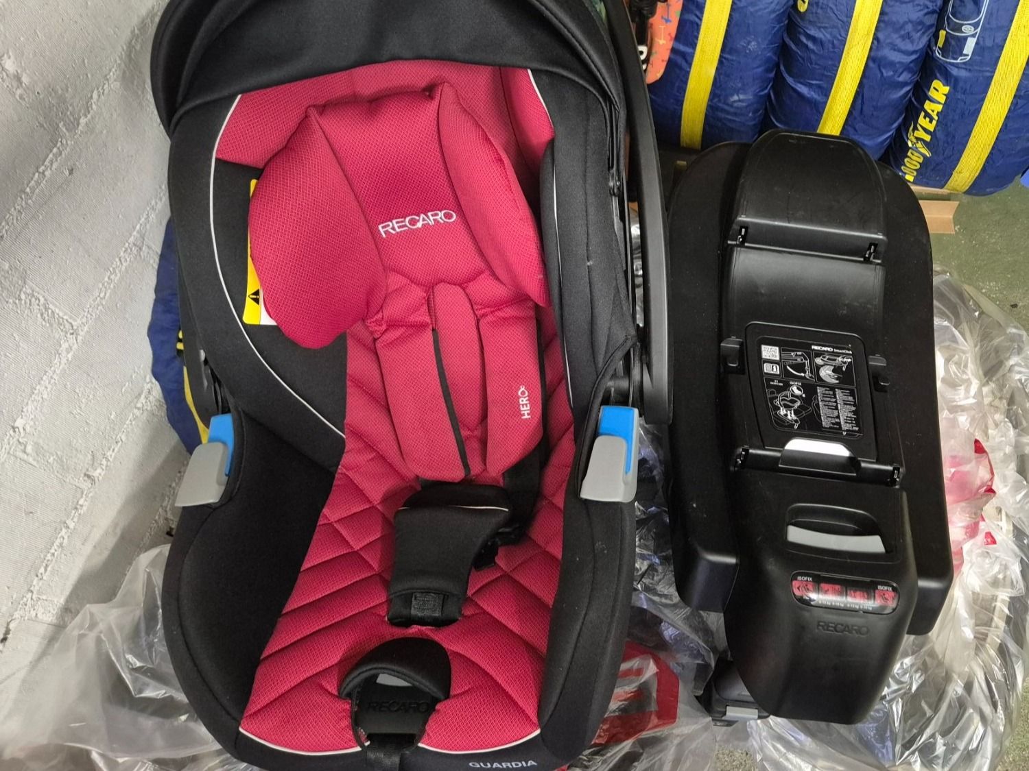 Recaro Seggiolini per auto: Recaro Babyschale – Usato da adliswil venduto da adelika