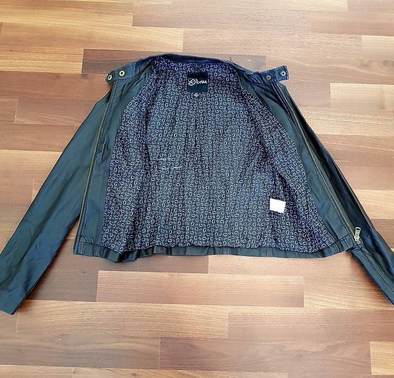 Guess Giacche: Neuwertige Guess Jacke – Usato da Feusisberg venduto da cts_55rn 3
