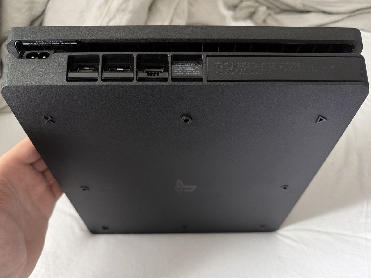 Sony Console: PlayStation 4 Slim – Nuovo (secondo la descrizione) da Wetzikon ZH venduto da aro_685k 2