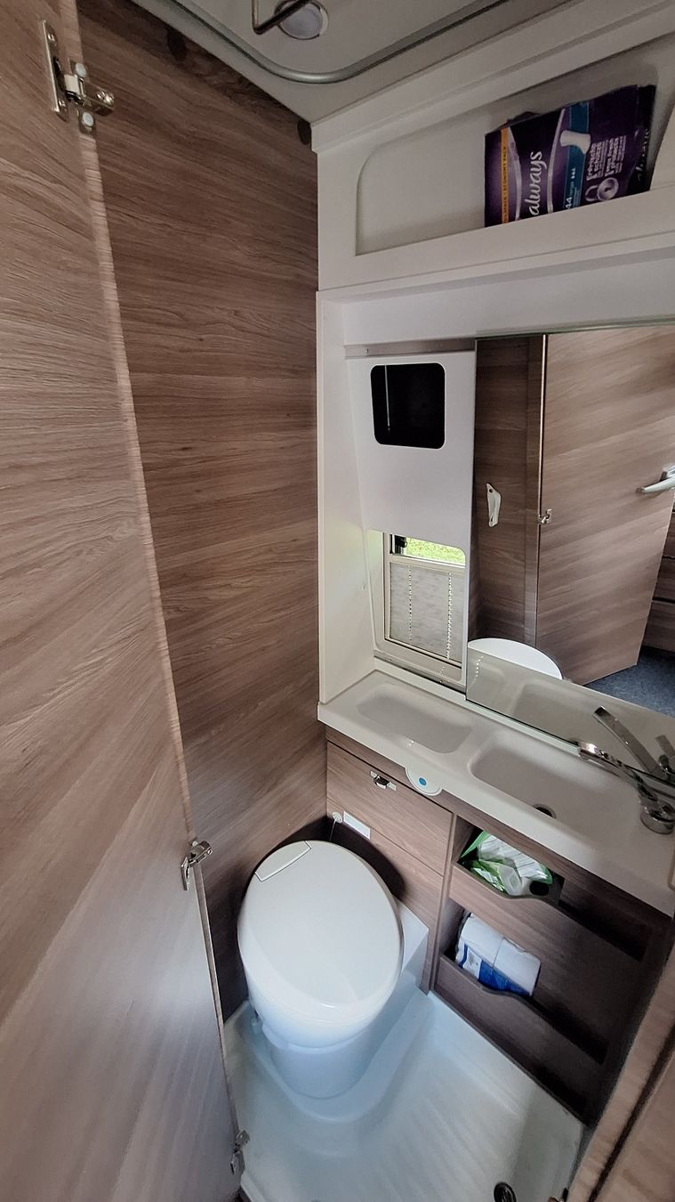 Knaus Veicoli da campeggio: Knaus BOXLIFE 630 Camper frisch ab grossem Service und MFK – Usato da Windisch venduto da Gravit 4