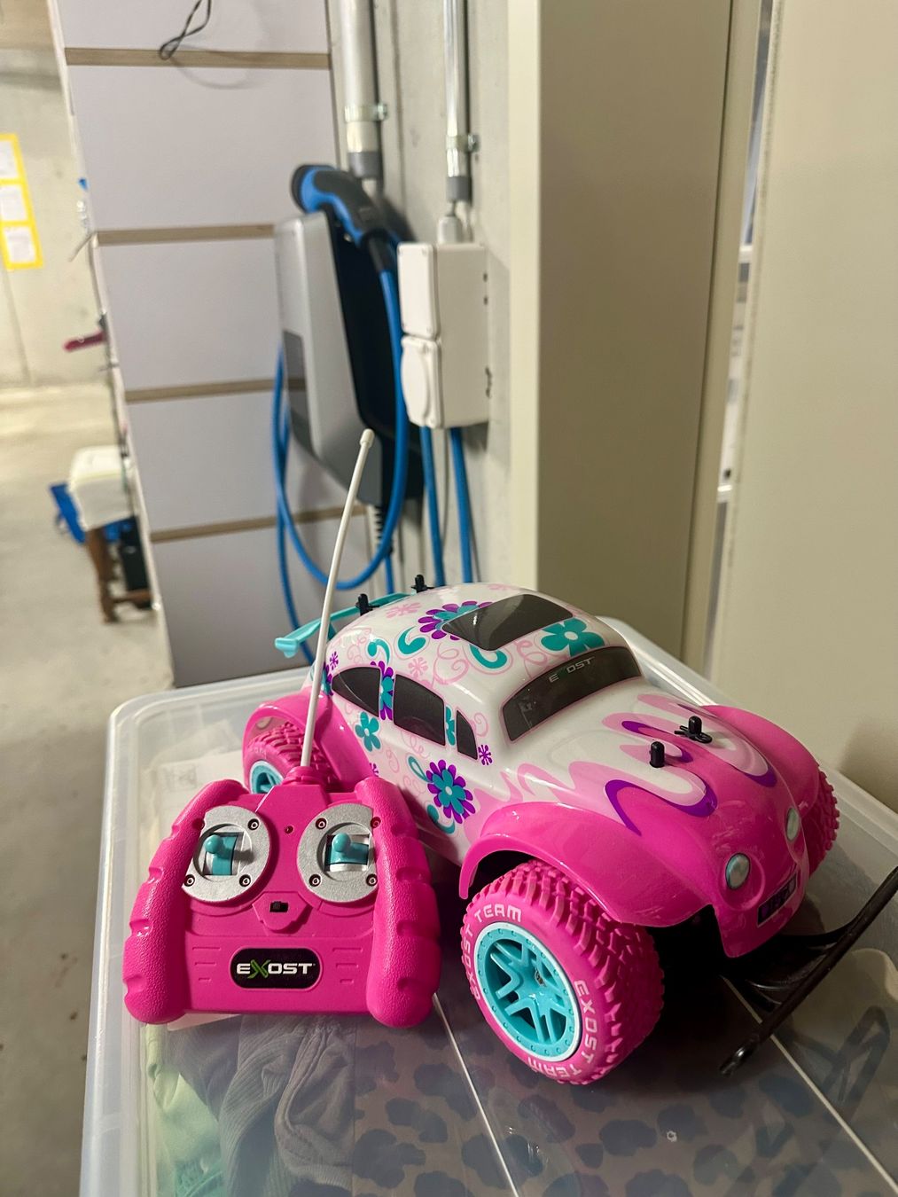 Giocattoli: Exost Ferngesteuertes Auto Pink Blumen VW Käfer – Usato da Biel/Bienne venduto da Simone2016