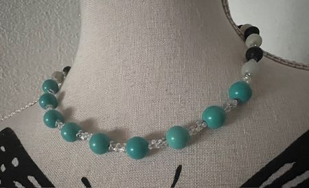 Sehr schöne Kette - echte Türkis mit kleinen Kristallen