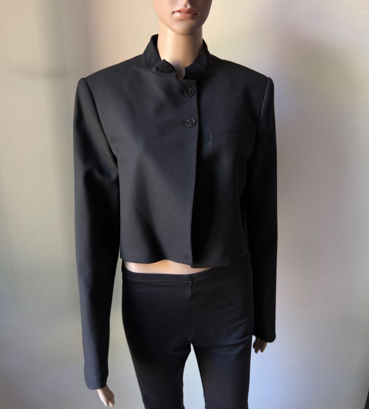 Zara Vestes: kurze ZARA Jacke 🖤 – D'occasion à Zürich par ClosetQueen 1