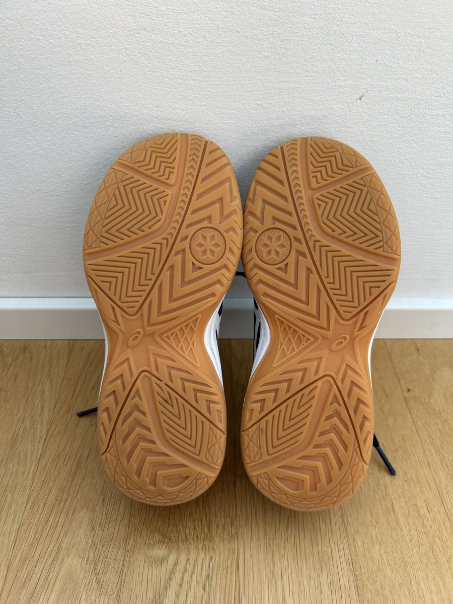 Asics Chaussures garçon: Asics Hallenschuhe, Grösse 32.5 – D'occasion à Bern par junibrise 2