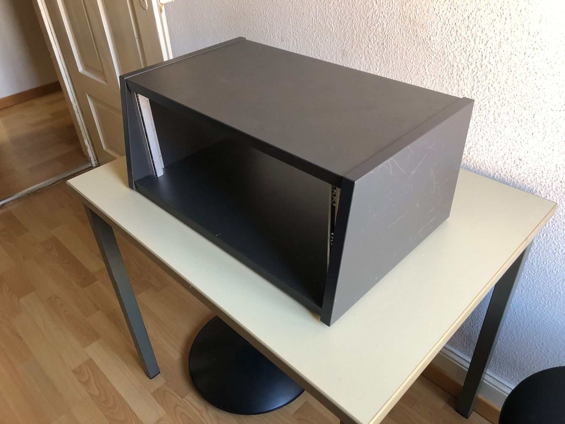 Supporti a parete: Thon Desktoprack Rackbox 4U – Usato da Baden venduto da EnricoDerbe