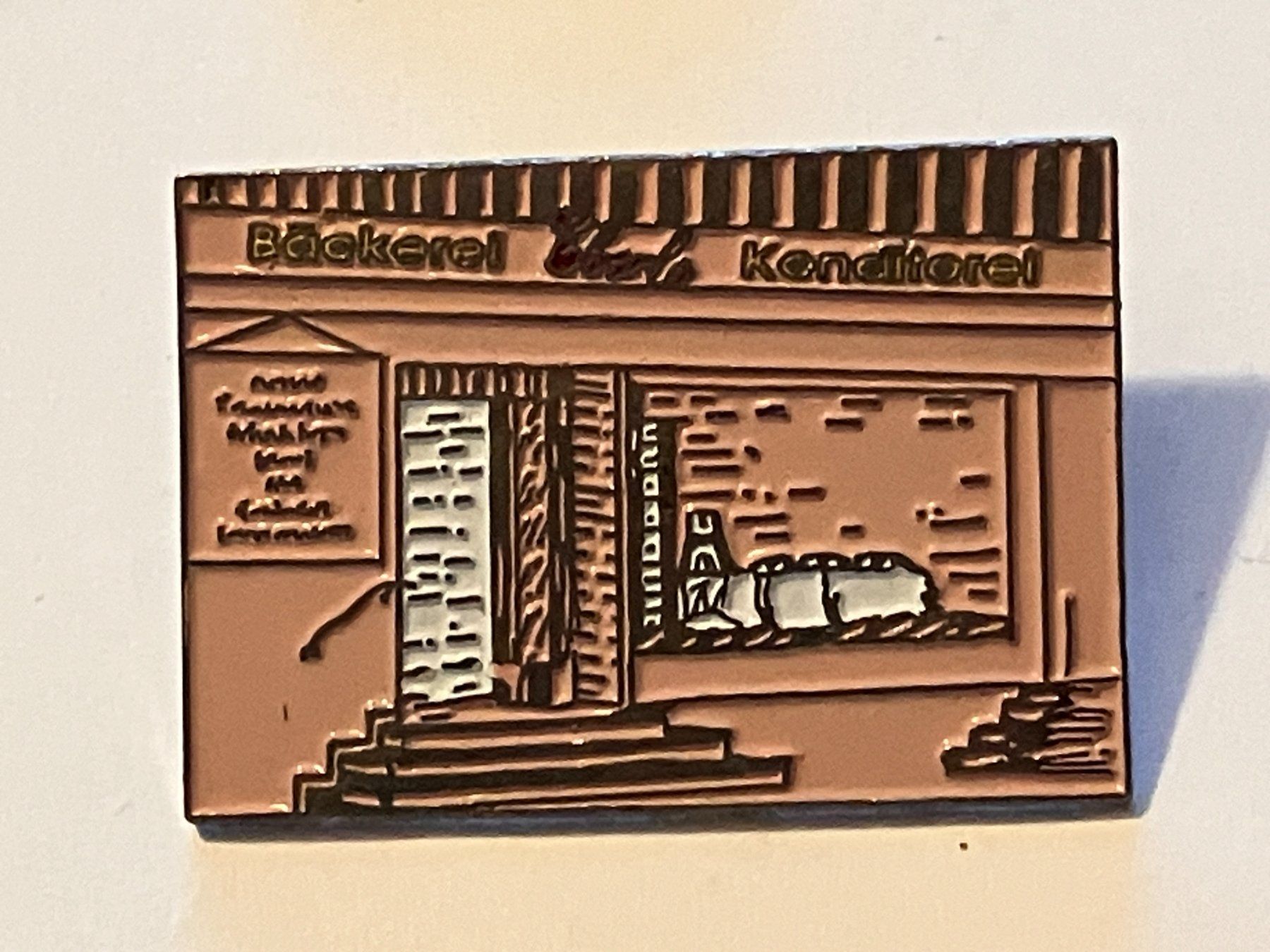 Placchette & Badge: 1 Pin Bäckerei Konditorei Eberle – Usato da Basel venduto da djwwpp
