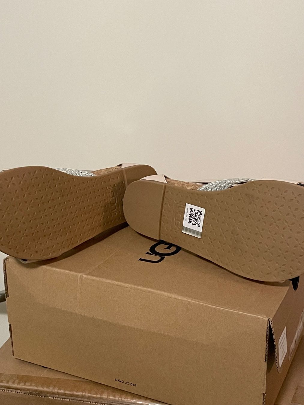 Ugg Scarpe per ragazze: Ugg sandals 35 NEU – Nuovo e nell'imballaggio originale da kloten venduto da Teomondoscrofolo 2