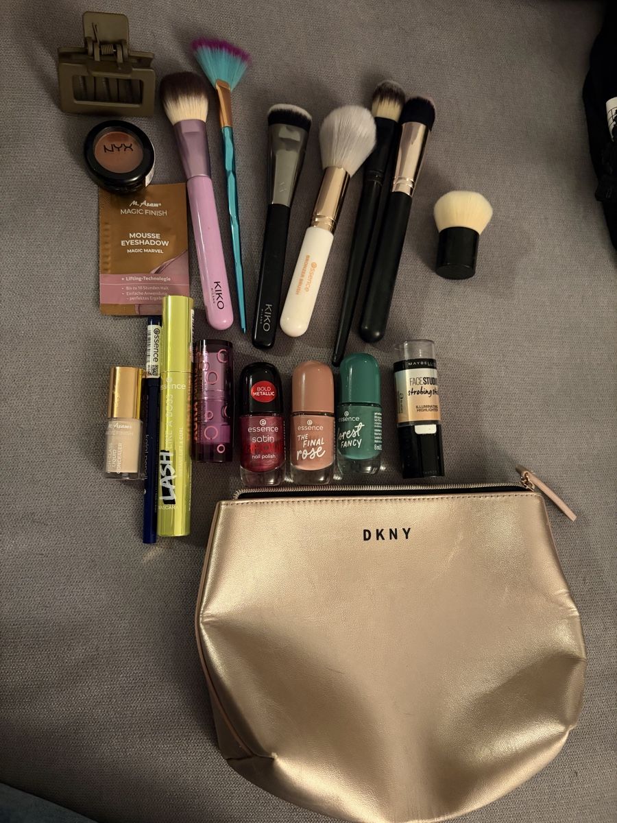 Make-up: Kosmetik Make Up Set – Gebraucht aus Urtenen-Schönbühl von LaPriinciipessa