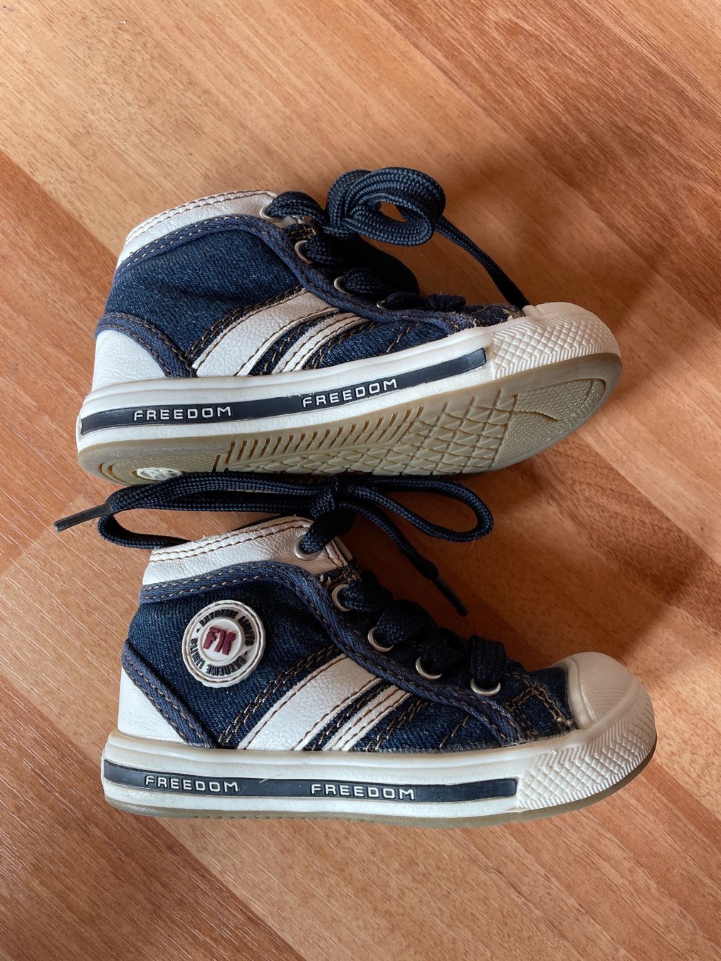 Scarpe per ragazzi: Baby Schuhe Gr. 22 – Usato da Heiden venduto da fam_797q 1