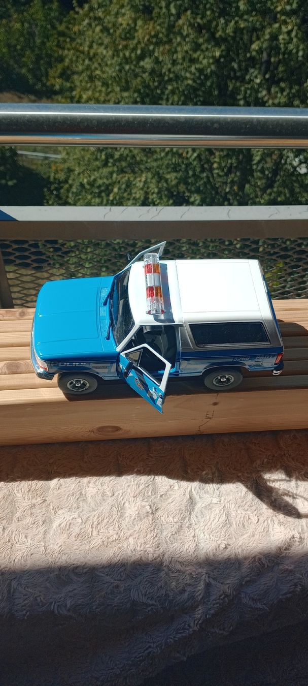 Greenlight Modellini d'auto: Ford Bronco 1992 NYPD – Usato da Domat/Ems venduto da oriori 1