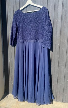 Swing Abendkleid dunkelblau Spitze neuwertig Gr.46