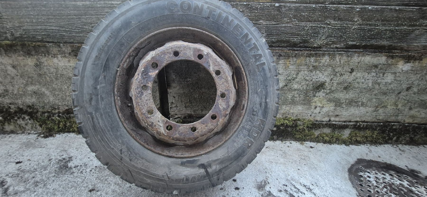 Pneumatici & Ruote complete: lkw Rad  – Usato da Hallau venduto da Janick_23