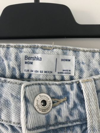 Bershka Mom Jeans, helle Waschung, Gr. 34, neuwertig! (53)