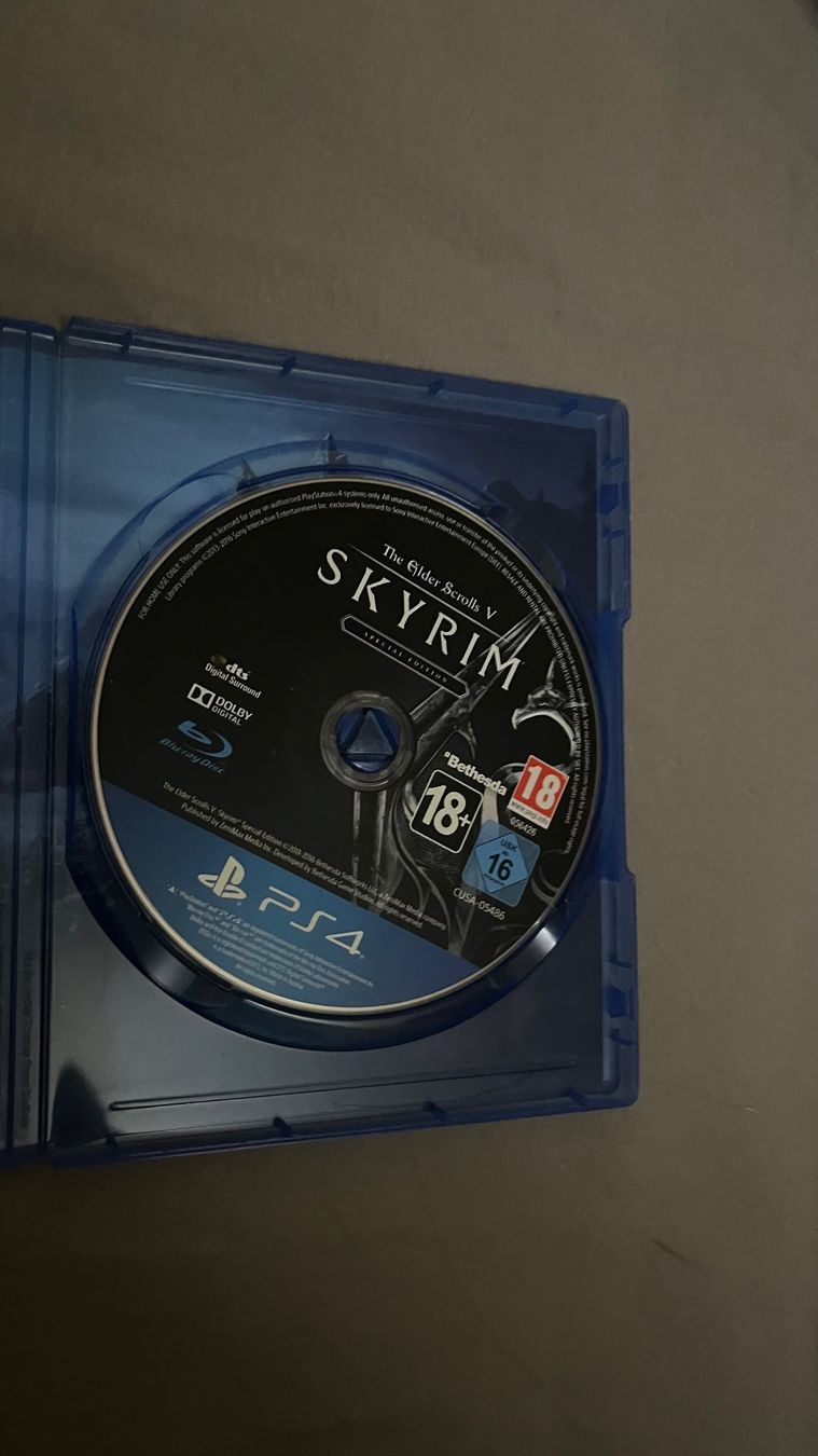 Jeux: The Elder Scrolls V Skyrim Special Edition PS4 – D'occasion à Oberengstringen par em2k 1