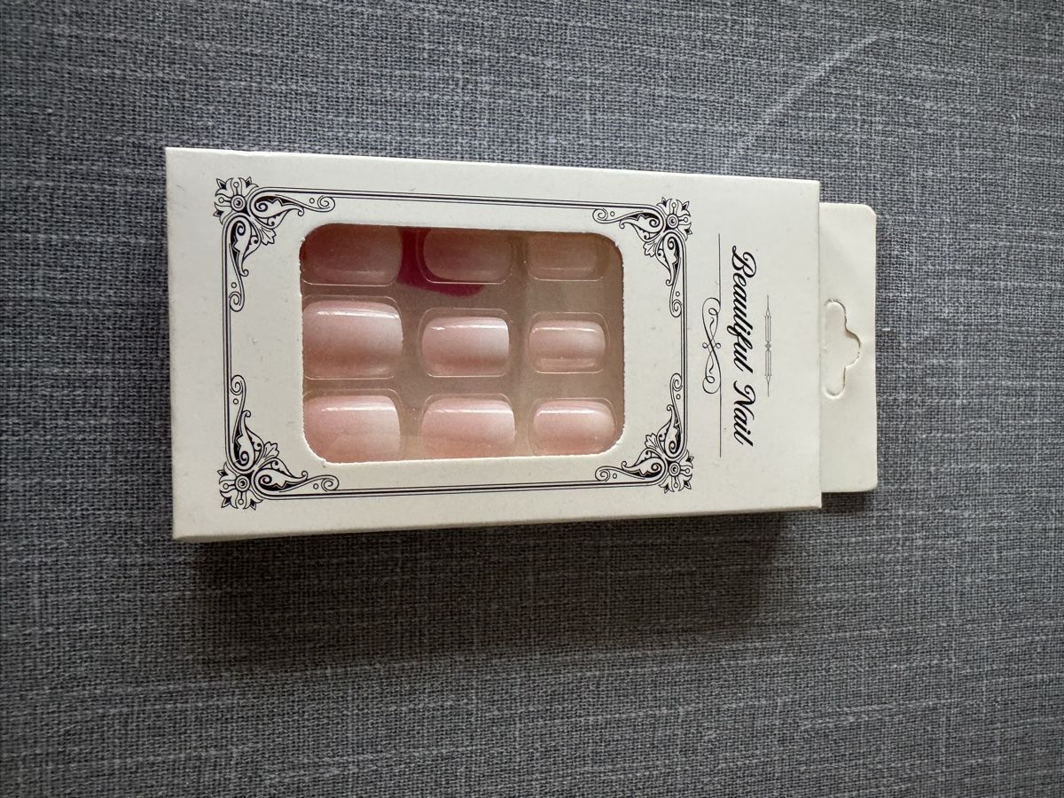 Künstliche Fingernägel: Boîte de faux ongles – Gebraucht aus Grand-Lancy von Didine015