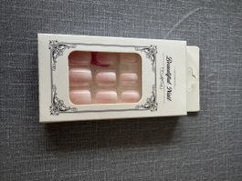 Boîte de faux ongles