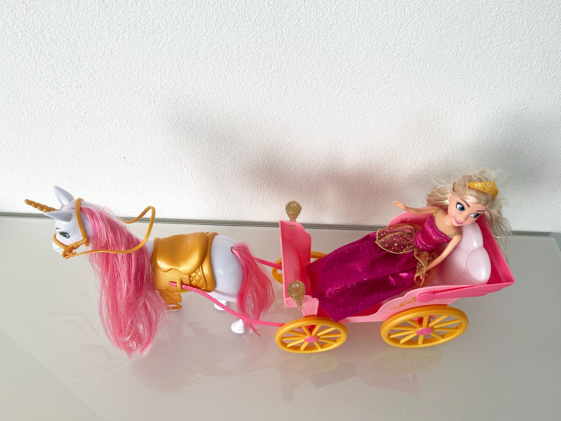 Bambole: Poupée Princesse avec cheval et calèche – Usato da Lausanne venduto da BeyondStories 1