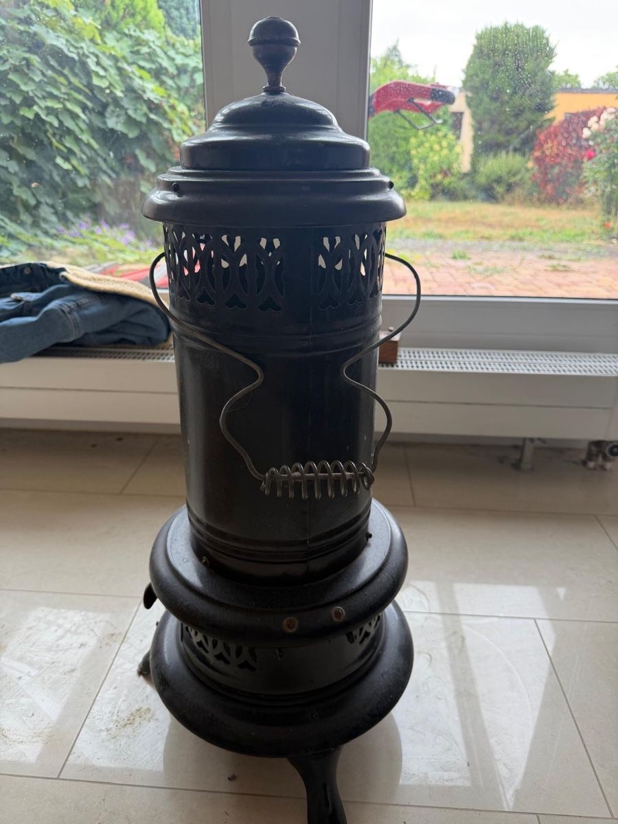 Altri mobili d'antiquariato: Ofen, Gaskocher, mit Messingplakette, Höhe ca 80cm – Usato da Zürich venduto da Privat_13 2