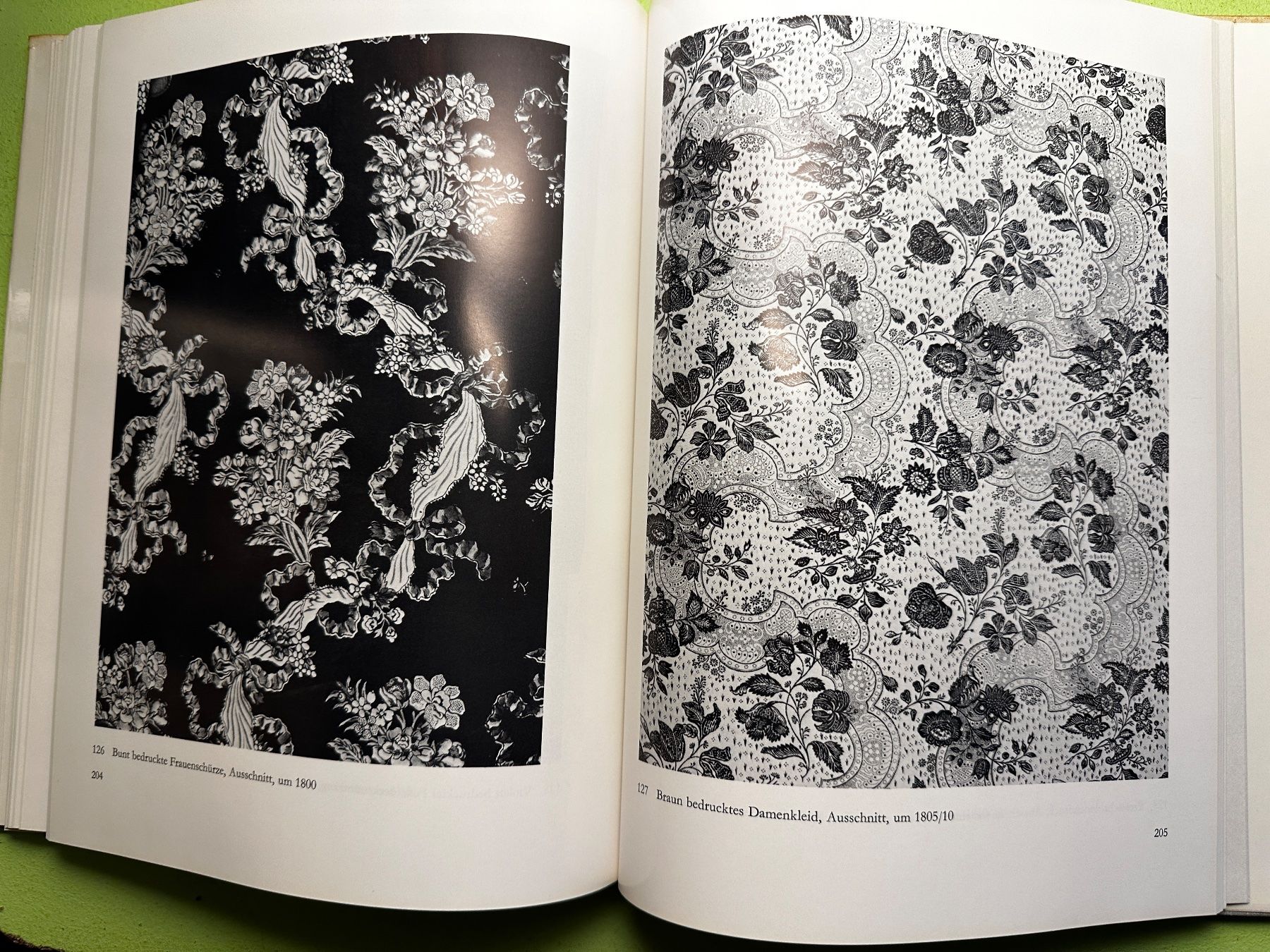 Libri: Jenny Schneider: Textilien. – Usato da Zürich venduto da allp 9