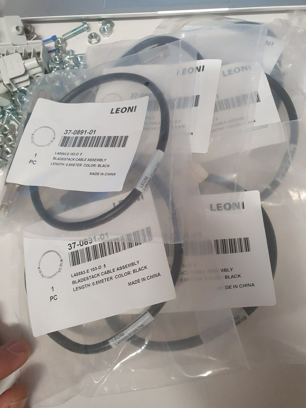 Kabel: Cisco Leoni Cable Bladestack 0.5m L45593-E103-D5 Black High – Neu und originalverpackt aus Zürich von Alibaba1234 2
