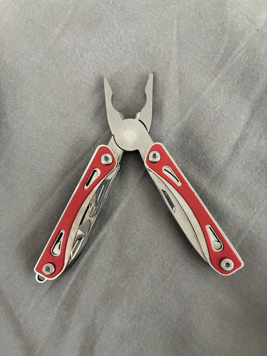 Alle Werkzeuge: Multitool Klappwerkzeug rot mit Etui – Gebraucht aus Wetzikon ZH von Higure 3