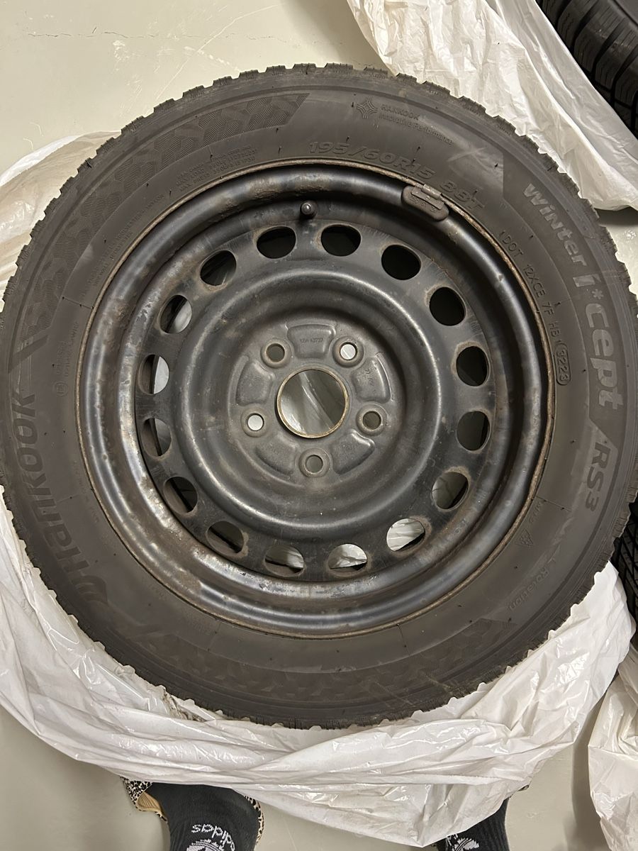 Hankook Pneumatici & Ruote complete: 4x Winterräder komplett 195/60 R15 Stahl – Usato da Willerzell venduto da M3lli 4