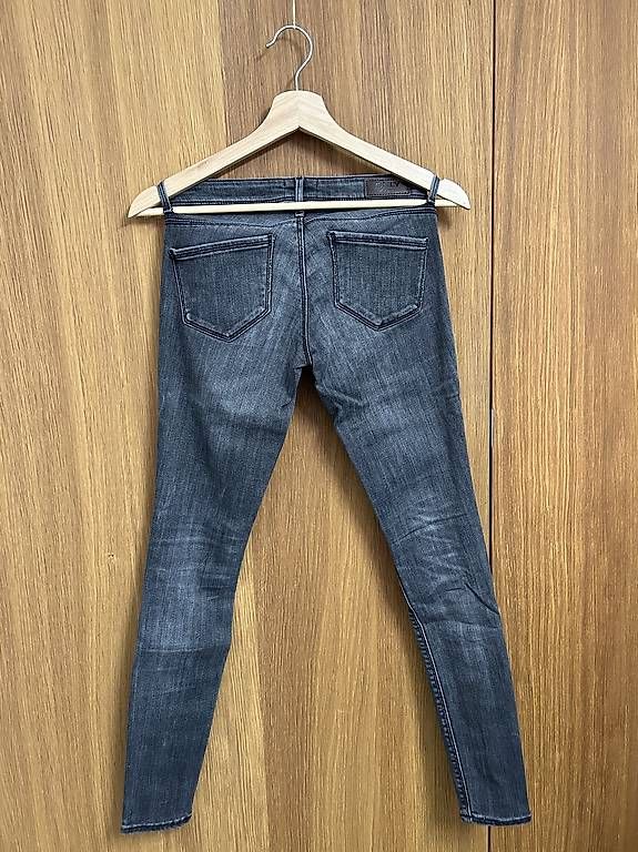 Only Pantaloni: dunkelgraue Hose super low skinny – Usato da Gais venduto da T_iziana 1