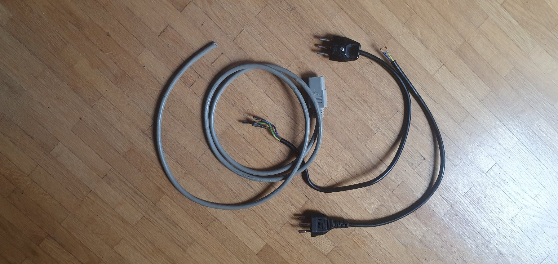 Cavi: Diverse Stromkabel mit Apparatestecker + FlachsteckerCH/D/GB – Usato da Schliern b. Köniz venduto da Evivo 6