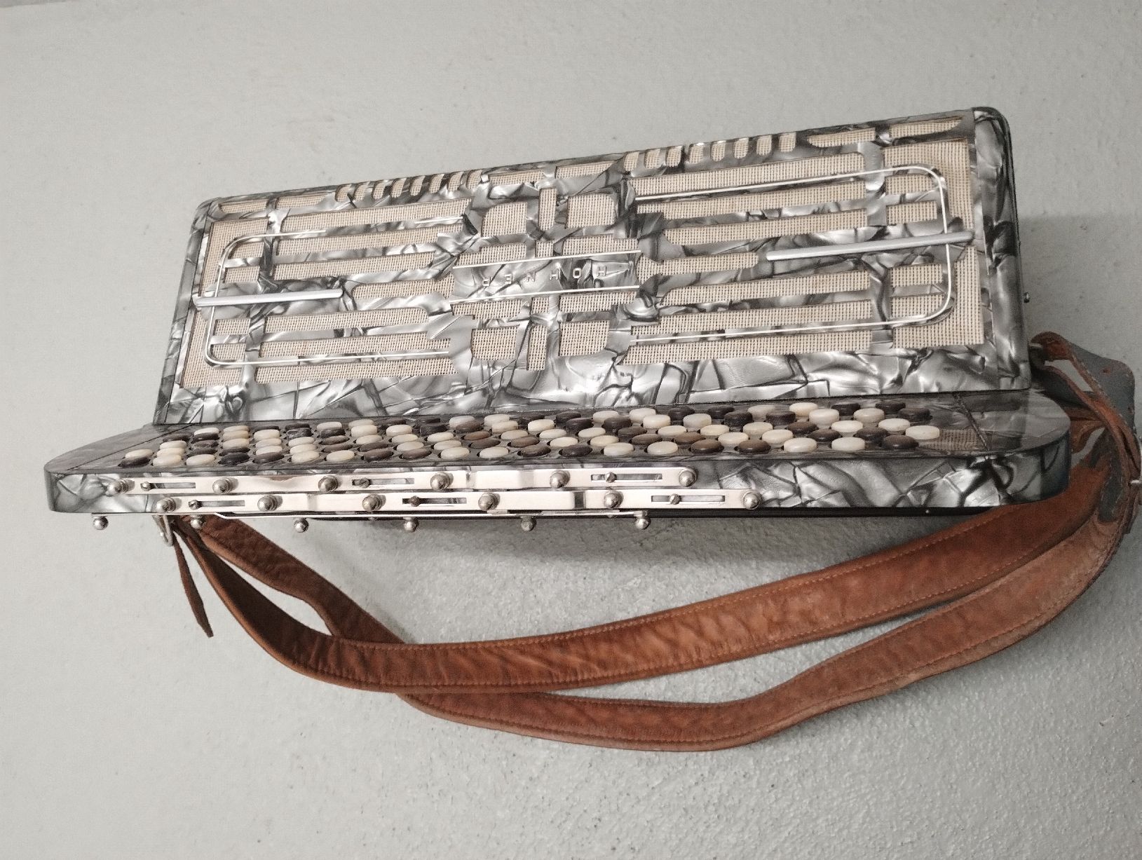 Hohner Musikinstrumente: Akkordeon Hohner mit Koffer – Gebraucht aus Zürich von danihell 5