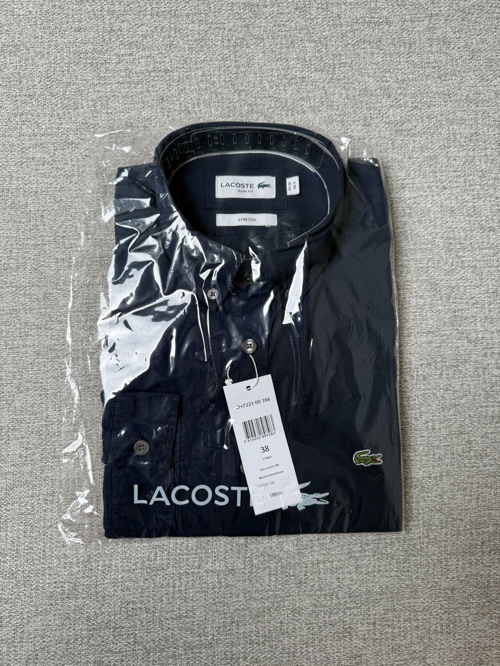 Lacoste Camicie: NEU Original Lacoste Langarm, Grösse S – Nuovo e nell'imballaggio originale da Biel-Benken BL venduto da Aplus0