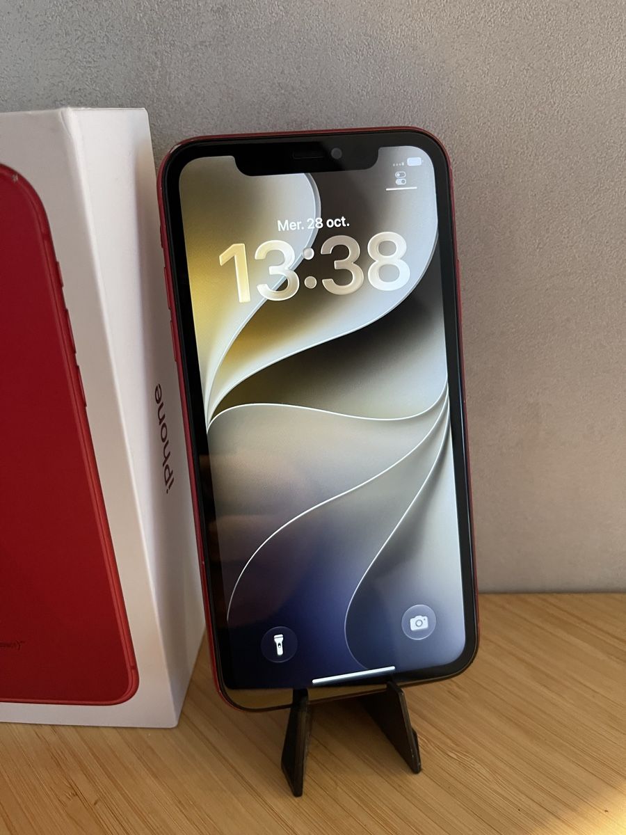 Apple Handys / Smartphones: IPhone 11 64gb Akku 100% – Gebraucht aus Biel/Bienne von Pro.max 3